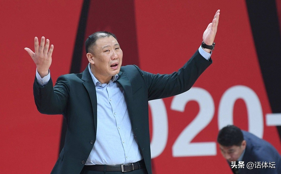 陷球队于危险境地！篮球名记和CBA主帅怒不可遏：这些人没有未来