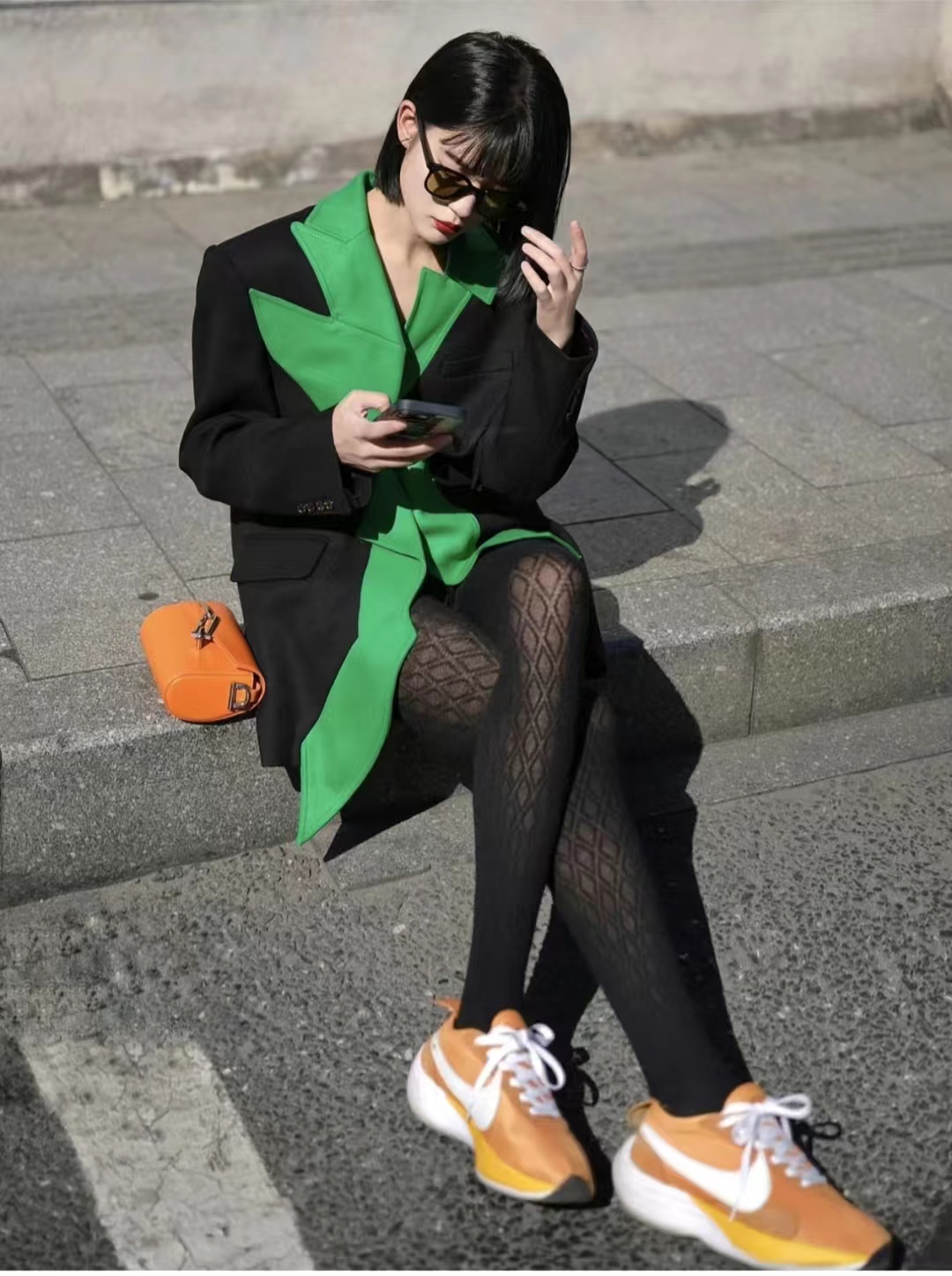 西装外套怎么搭配裙子好看气质,西装外套搭配时髦女士