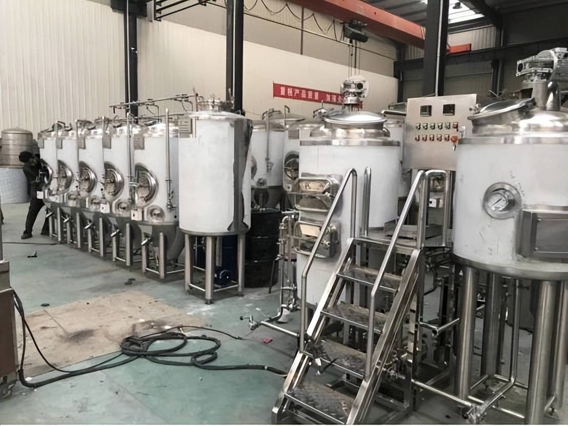 小型精酿啤酒设备厂家报价,精酿啤酒生产线设备多少钱一套