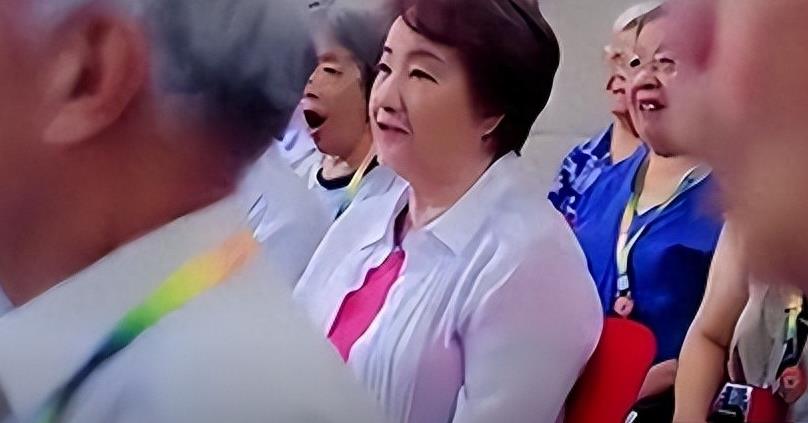 她在美国生活多少年,她在美国