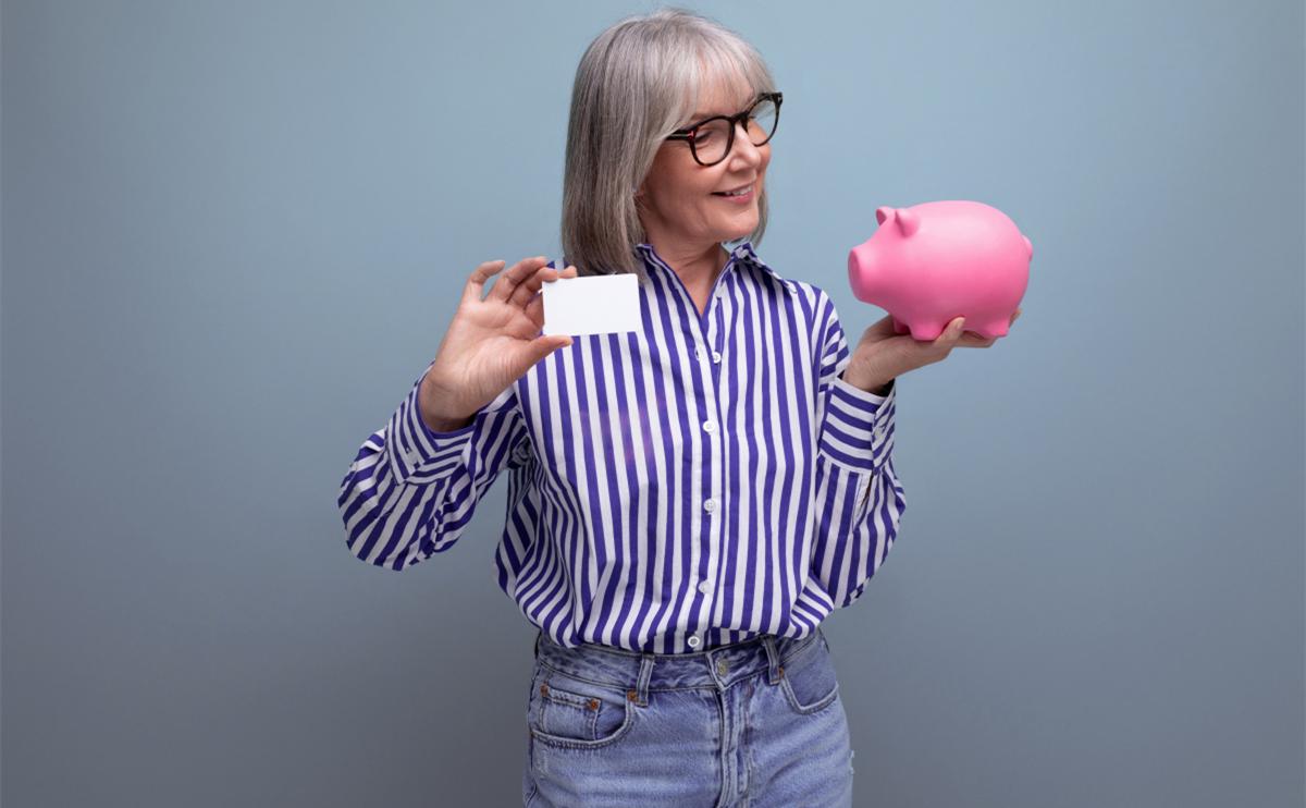 新婚第一天给婆婆洗脚后离婚,丈夫给坐月子妻子擦身体