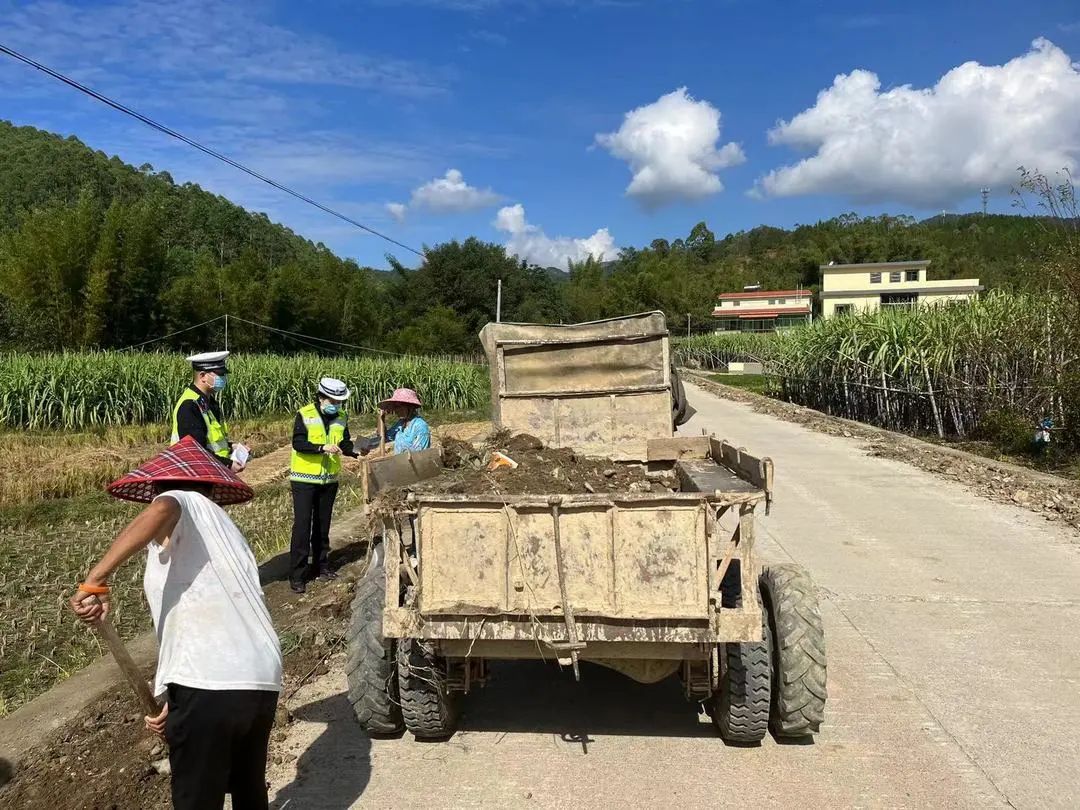 江源交警春季交通安全宣传进农村,农村道路交通安全宣传广播