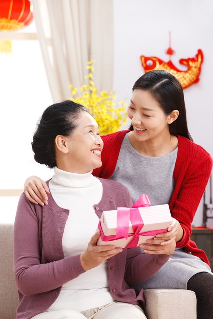 为什么这届适婚姑娘很多人都不急着过母亲节，而是热衷于买房了？