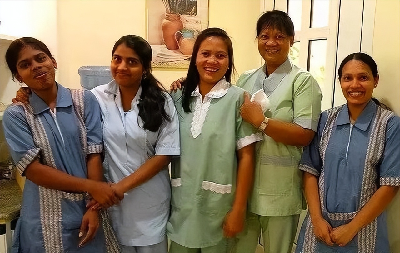 性剥削、生育工具、母职,享誉世界的菲律宾女佣实际上有多惨?