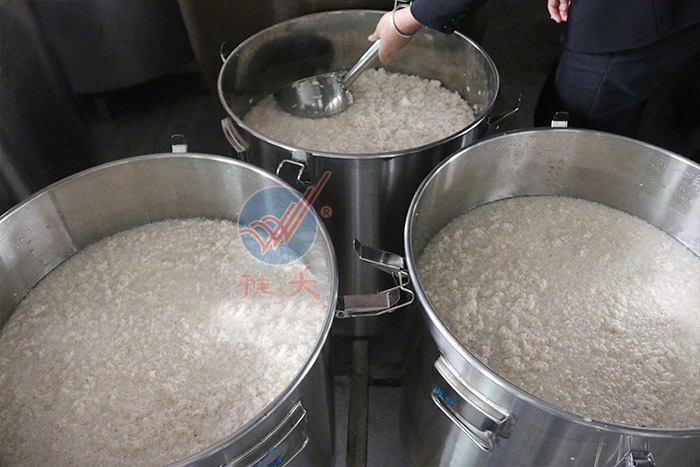 机械化酿造黄酒的缺点,大闸蟹配热黄酒还是冰黄酒