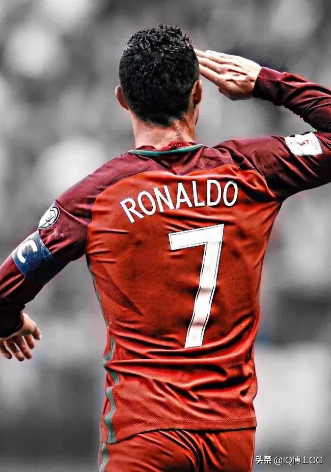 c罗年轻时独自一人踏上生涯之路,年轻的c罗就已成就世界级球员
