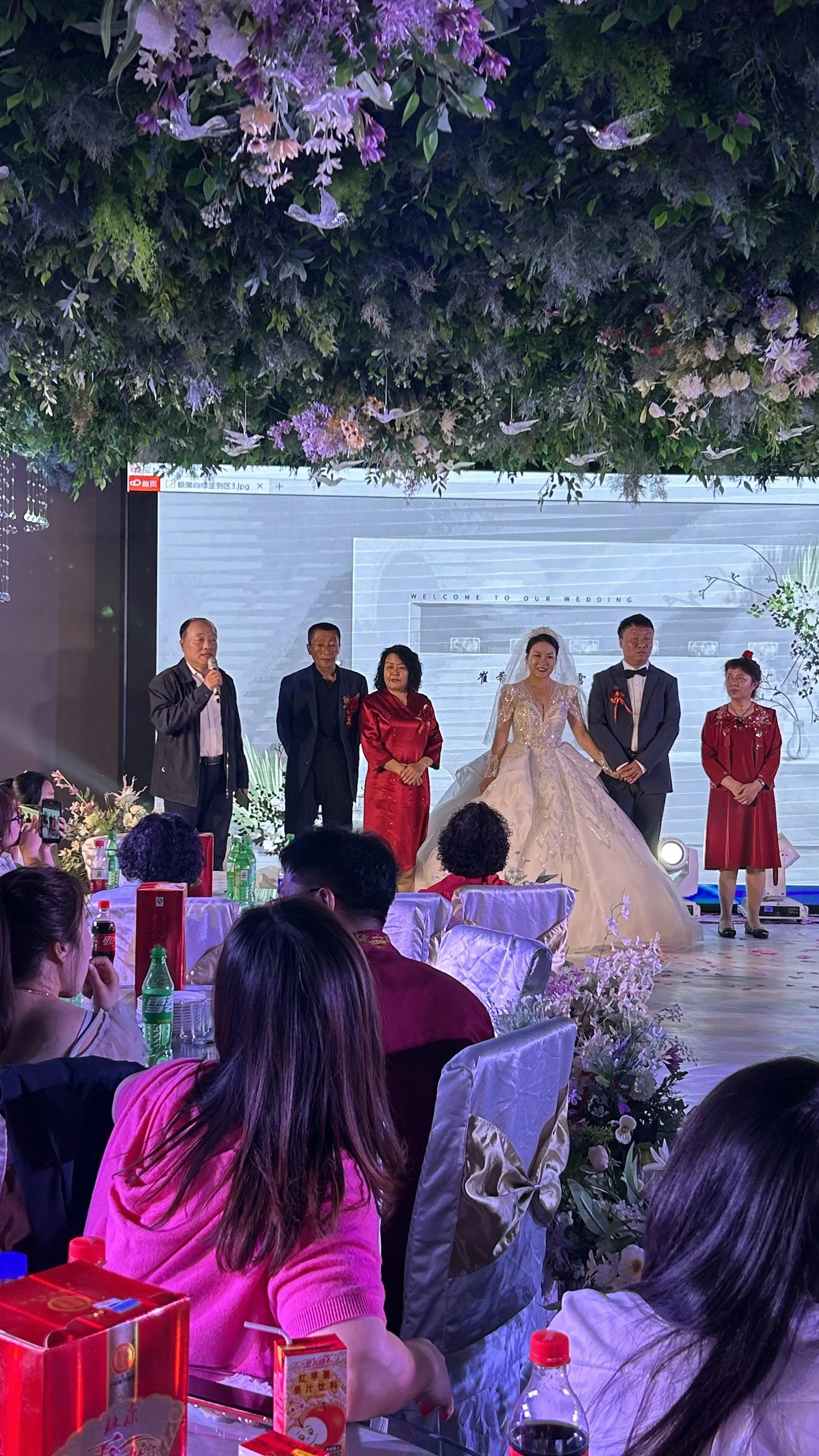 参加侄媳潘雪家的婚礼答谢宴