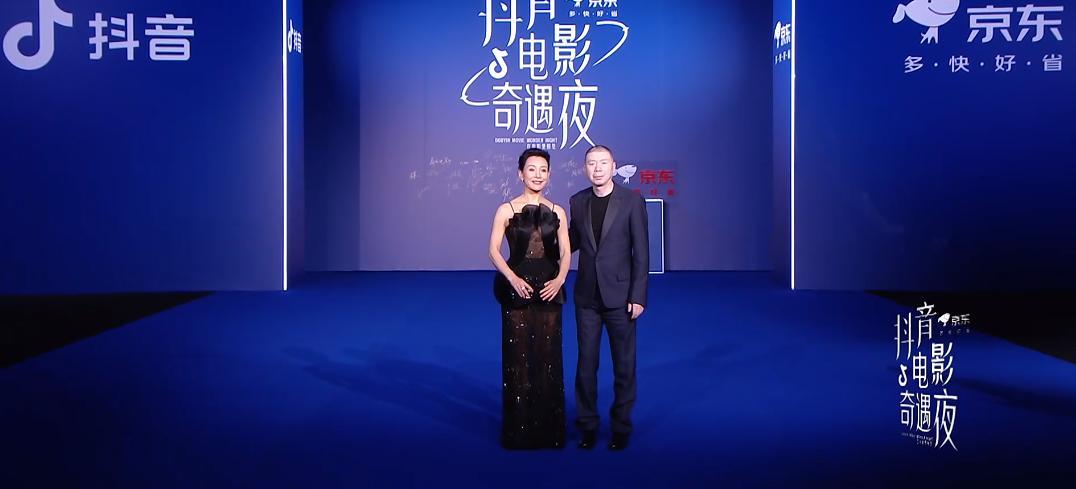 上海这一夜，内娱来了一大半，吴京谢霆锋拿大奖，冯小刚忙着交际