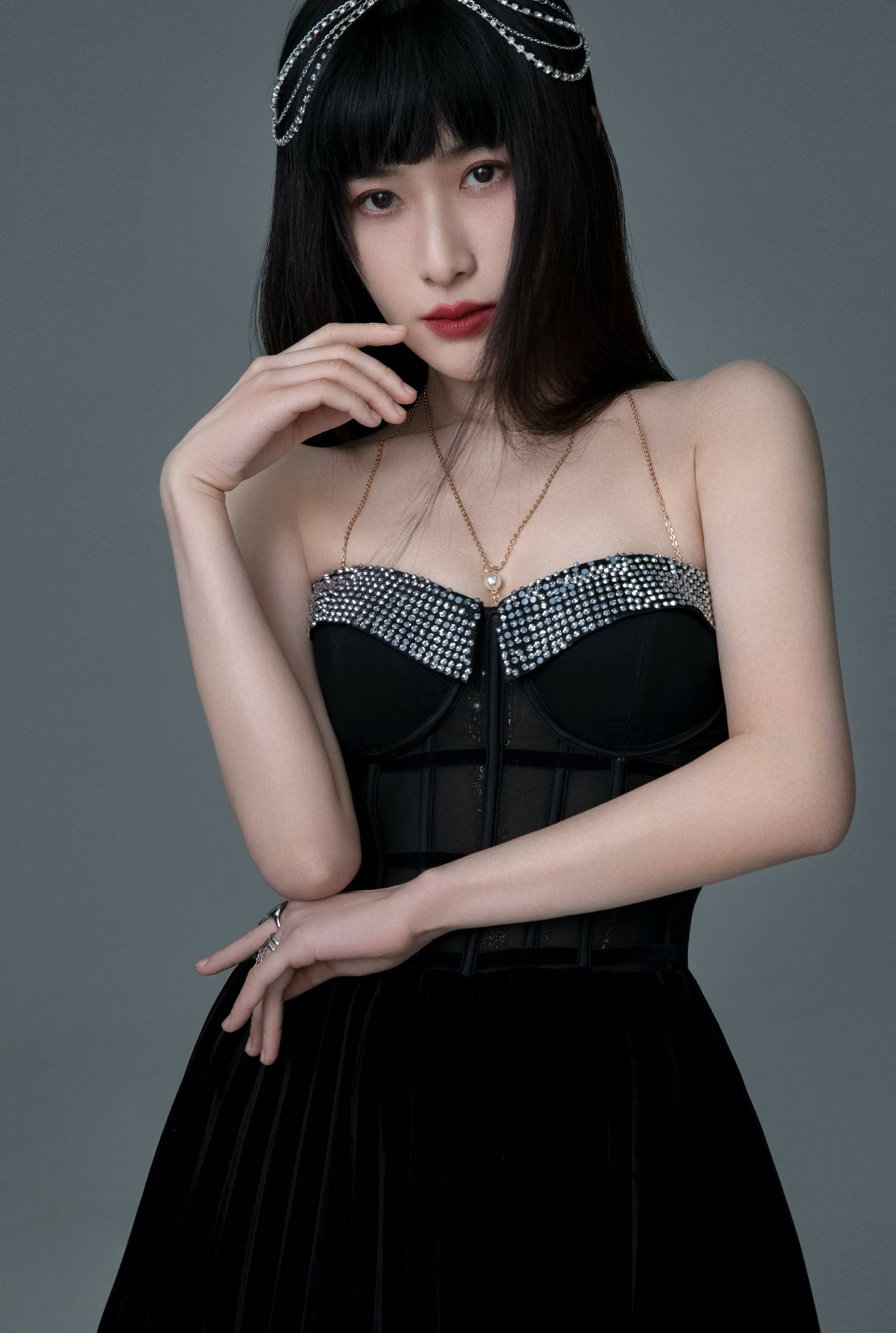 云卉新歌《自说自话》上线诉说失恋内心独白