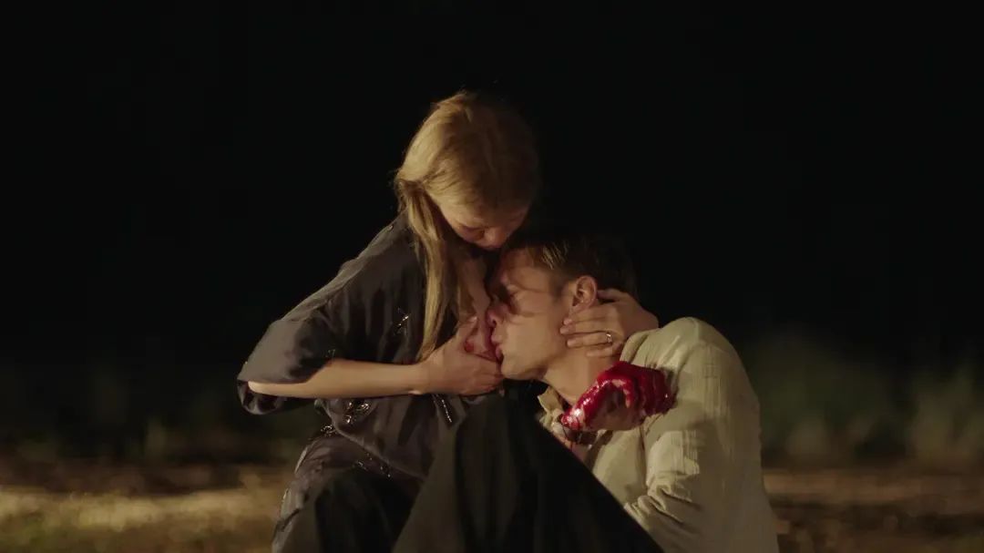 超人气卡司+大尺度+禁忌性题材，恐怖片女王玩SM？