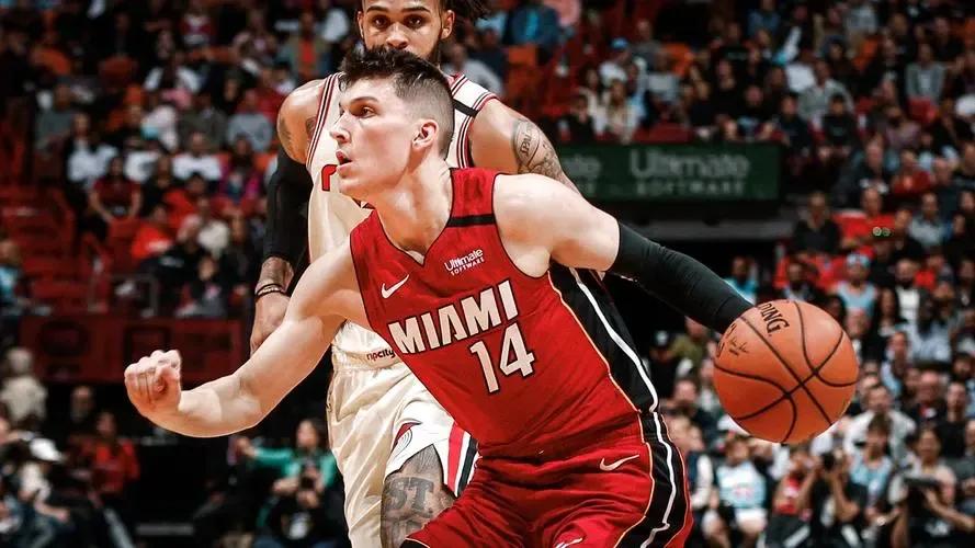 布克13顺位,布克2015年状元