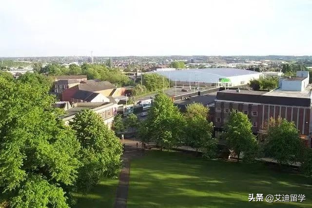 英国百年学院,英国私立文法学校
