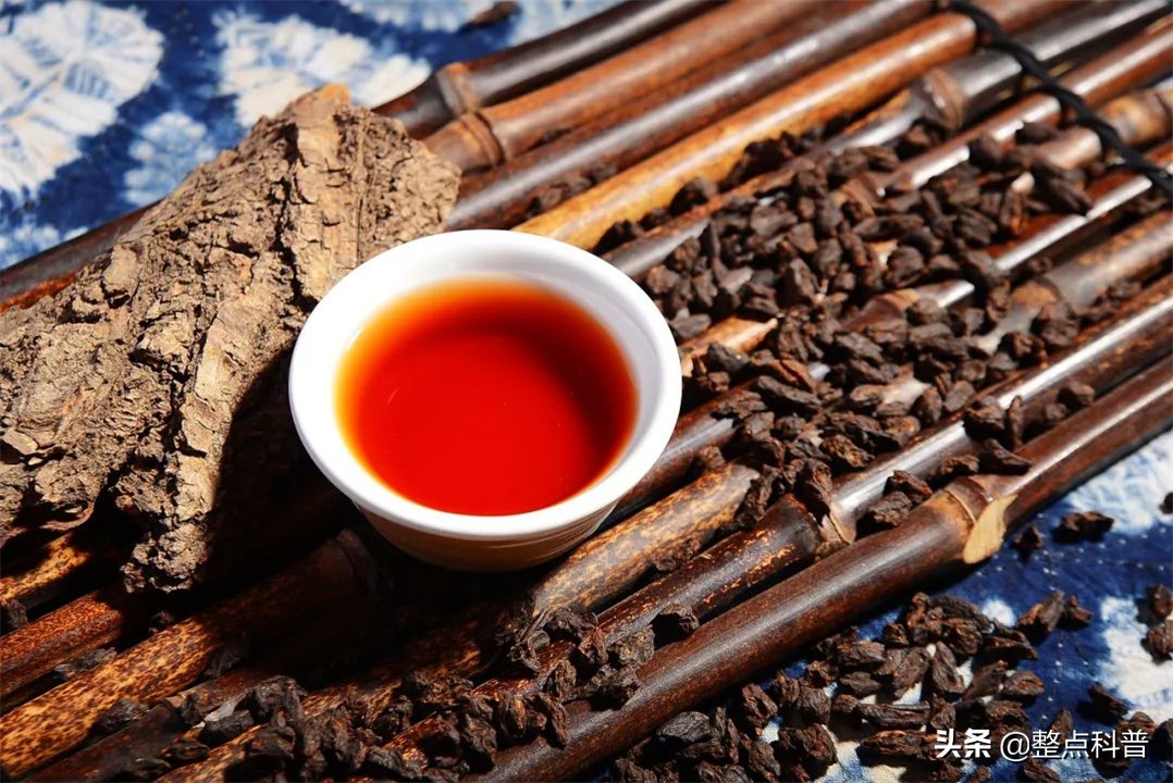 普洱茶熟茶里的霉菌,变质的普洱茶熟茶喝了会如何