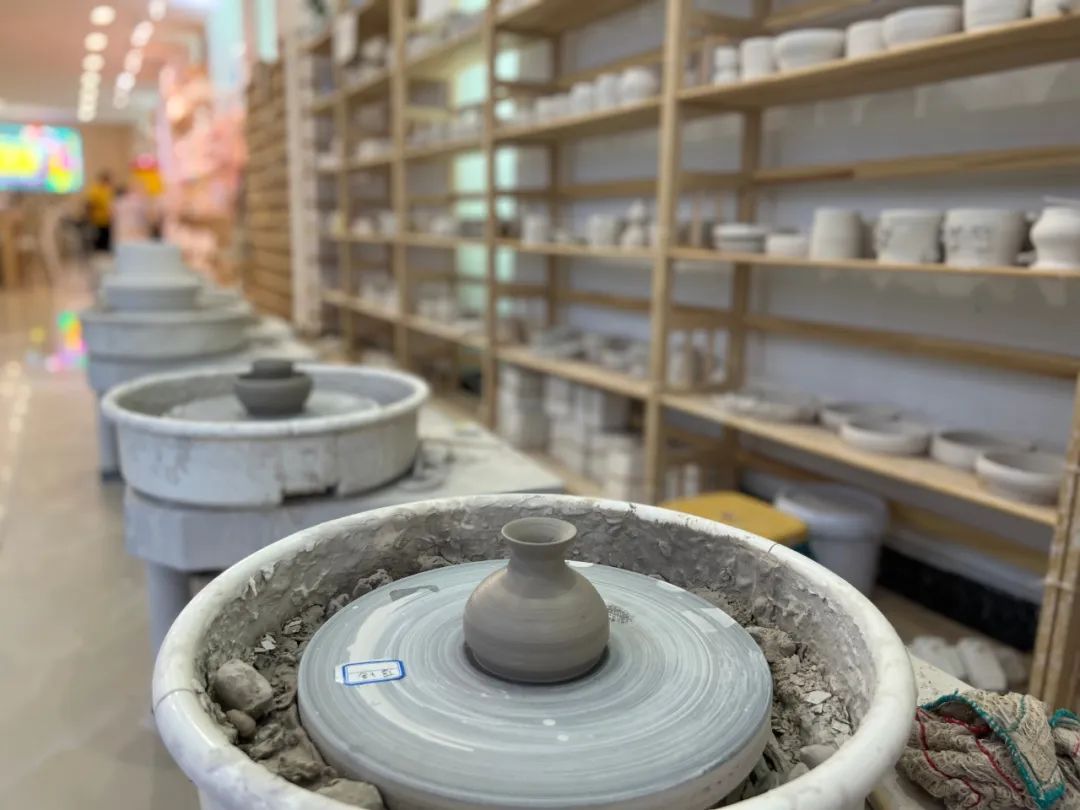 北青探店|创新百分百！这间“实验室”有各种DIY手工还能撸猫