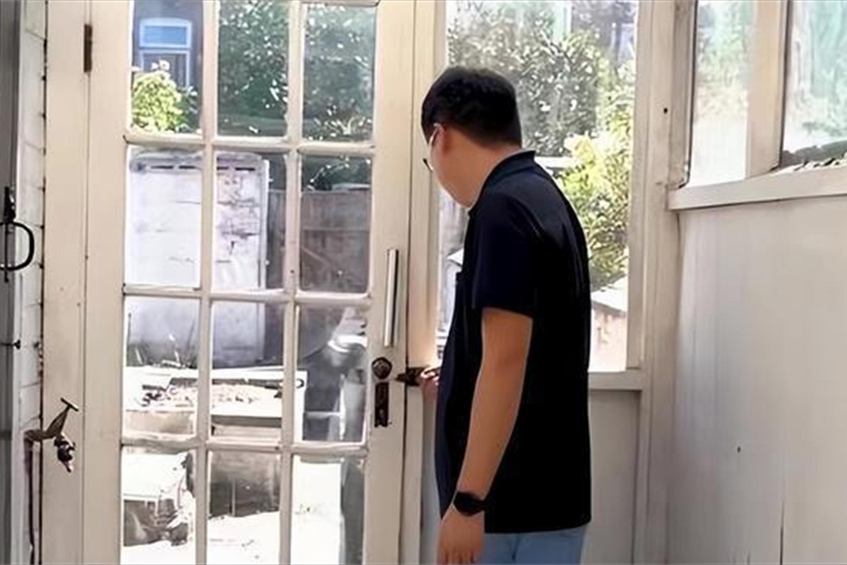 月薪7万的夫妇宁愿在英国当乞丐,中国夫妻放弃七万月薪去英国