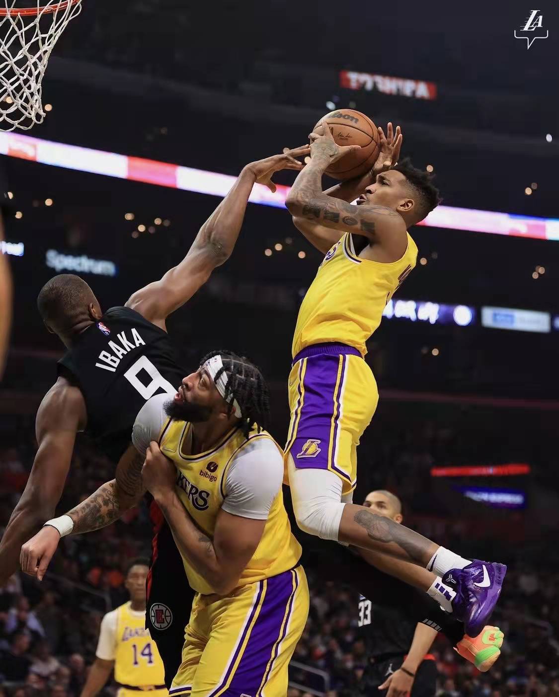 詹姆斯在湖人的带刀侍卫,湖人最强奇兵詹姆斯