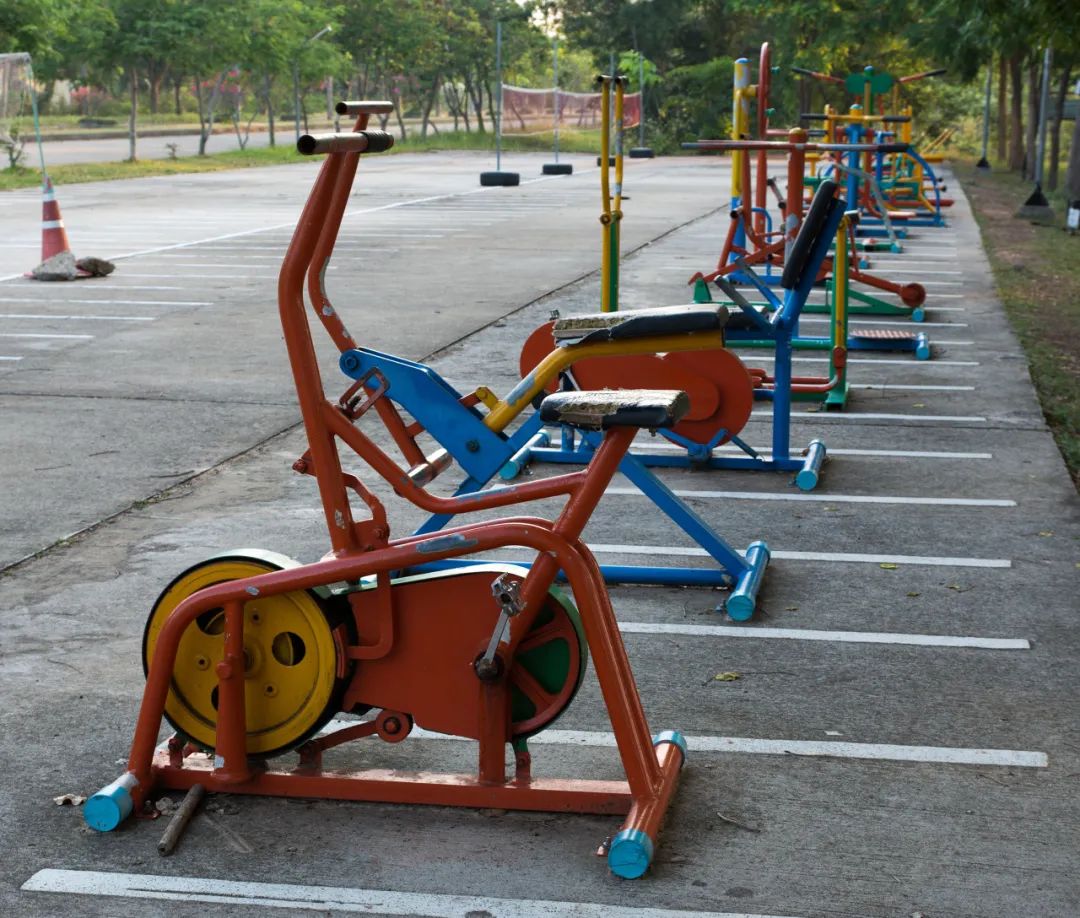 小区里的健身器械怎么使用,小区健身器械真的能锻炼身体吗