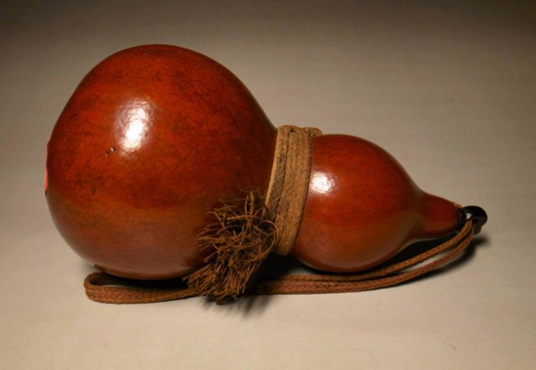 进门见3物子孙一直富,进门见三物儿孙一直富