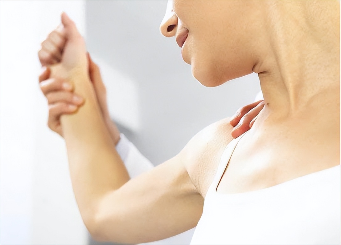 肺癌引起的肩背痛与肩周炎的区别,肺癌引起的肩膀疼早期症状