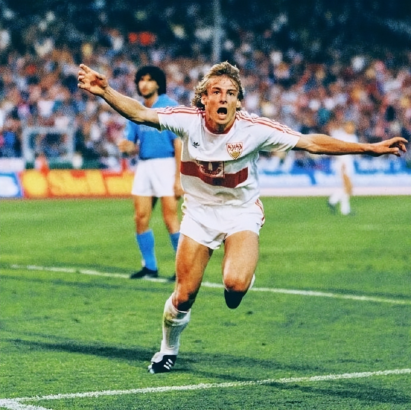 黄金轰炸机克林斯曼,克林斯曼俯冲头球