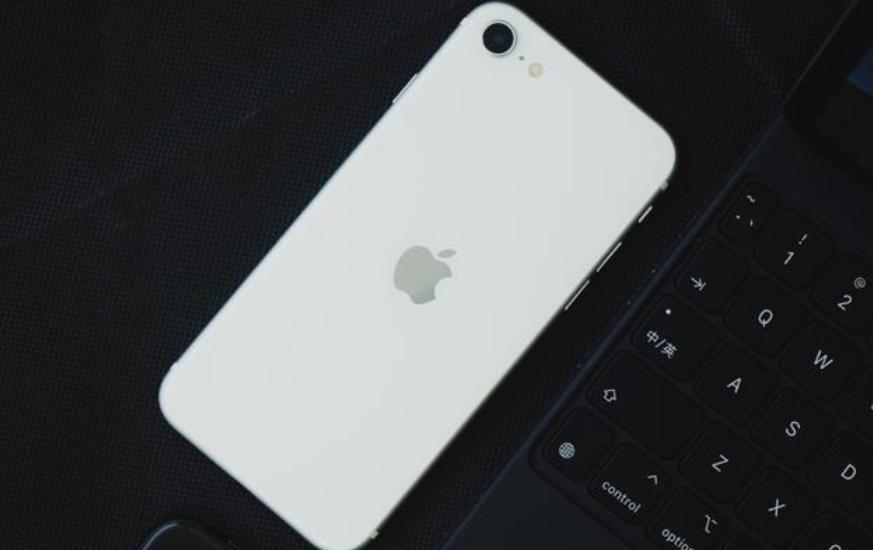 iphonese3与小米12s,iphonese3和小米12哪个好