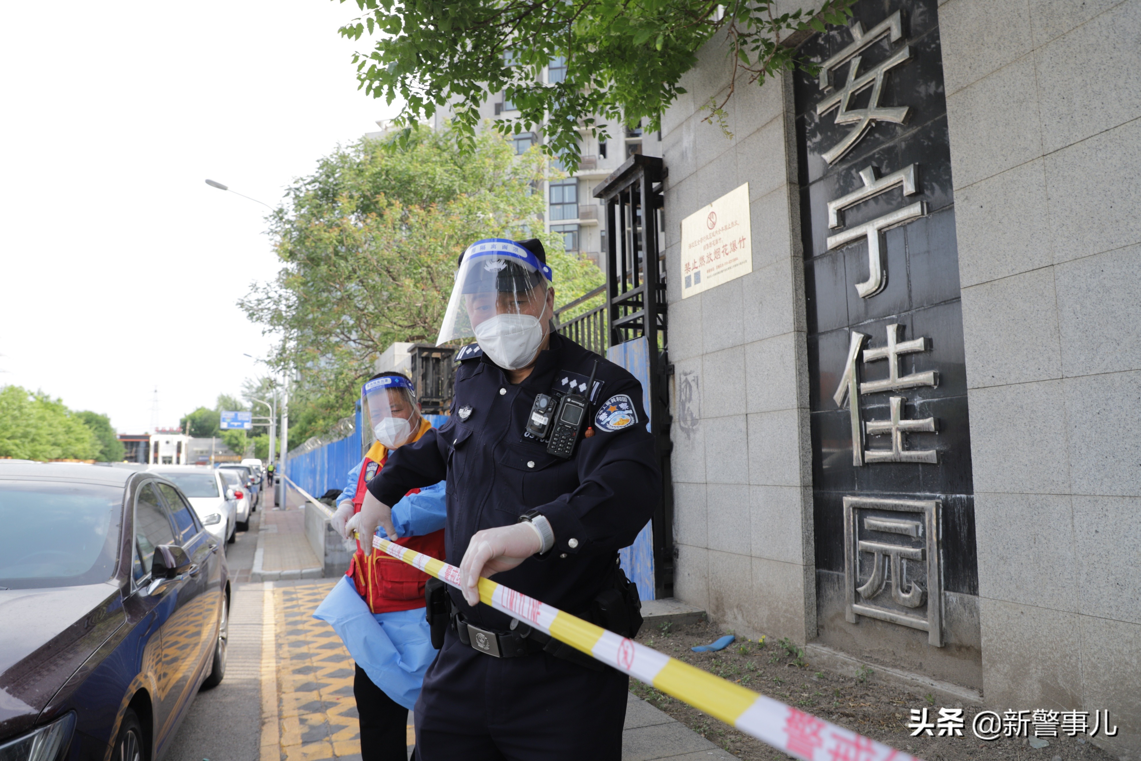 警徽闪耀疫情防控一线,警徽闪耀在战疫一线