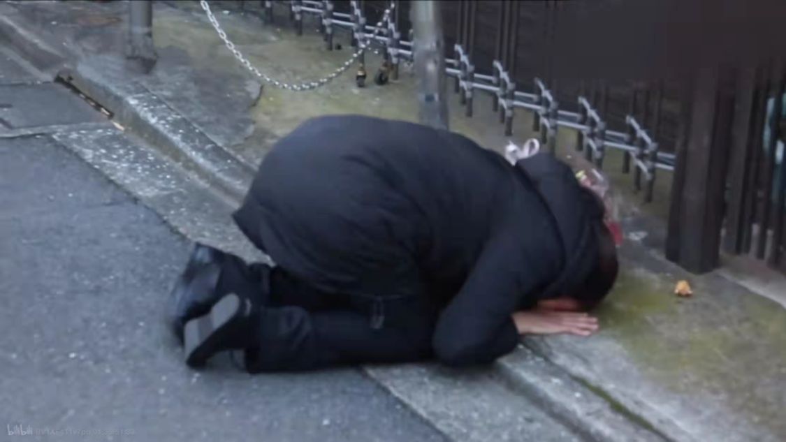 陈世峰下跪道歉江歌妈妈,陈世峰向江歌母亲下跪道歉