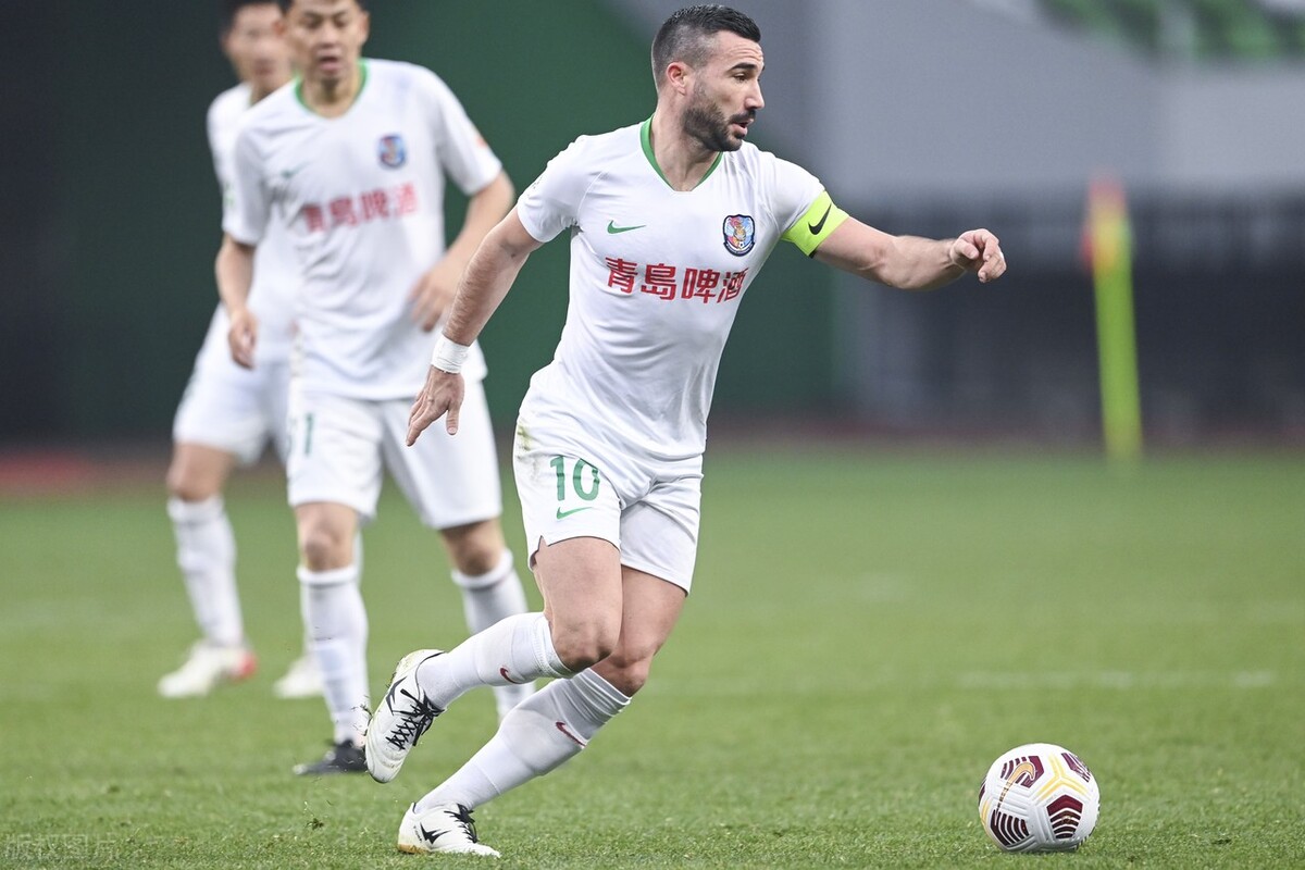 一边黯然退出一边招兵买马“足球城”的悲喜并不相通