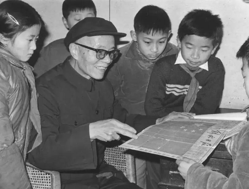 1949年五星红旗是由谁设计的,1949年五星红旗的设计者是