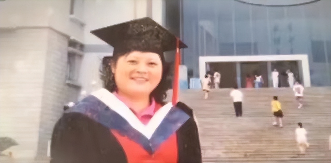 湘潭大学女教授和校门口摆摊的丈夫，女教授：他都是为了我