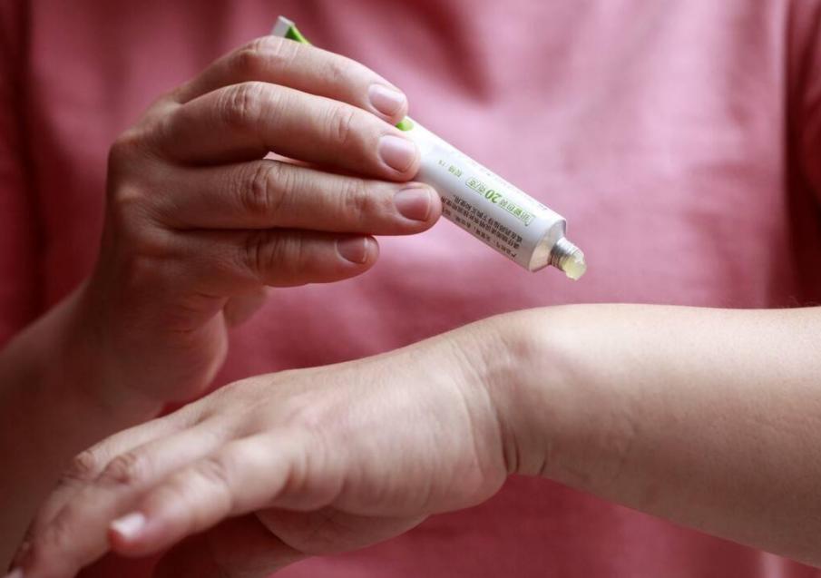 红霉素软膏正品淡斑,2块钱的红霉素软膏成为淡斑专家