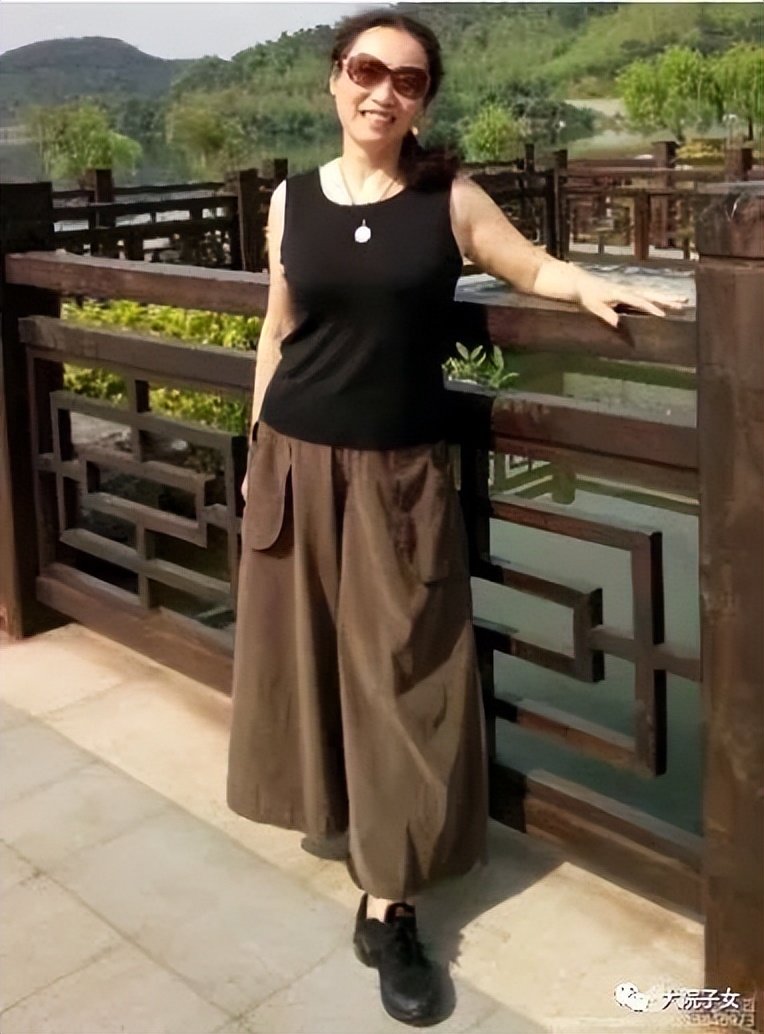 对越自卫反击战高校,向参加过自卫还击的战友们敬礼