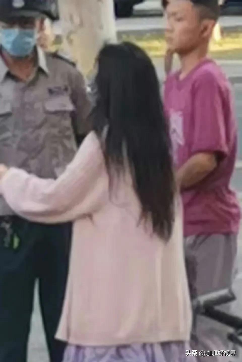 高校女生将饭扣男生头上,大学食堂饭扣男生头上