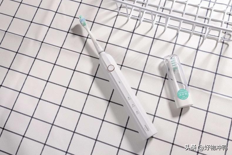 日常妆牙齿怎么变白,化了妆牙齿太黄怎么办