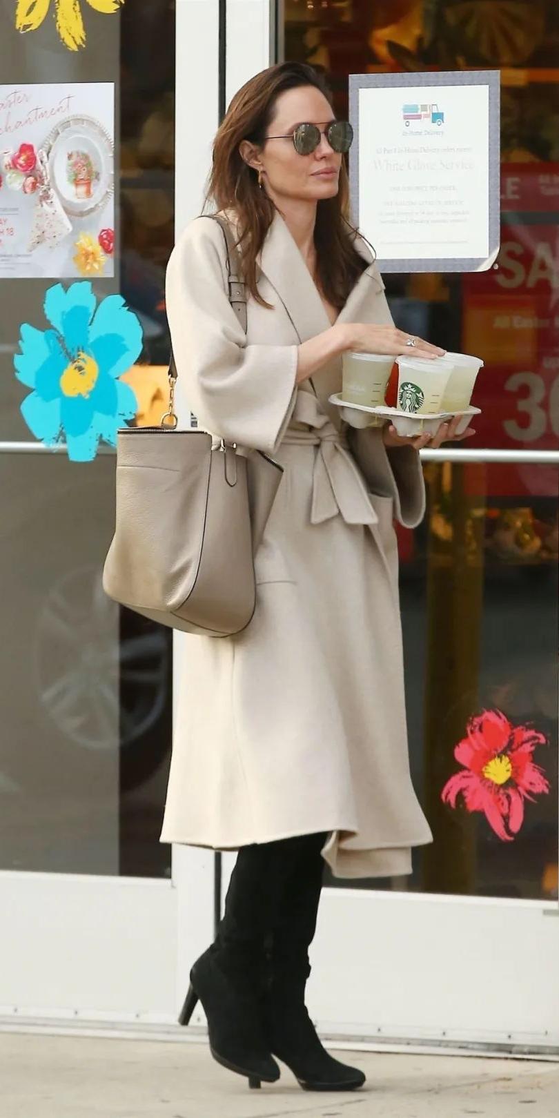 安吉丽娜朱莉大衣,安吉丽娜朱莉的冬季大衣街拍