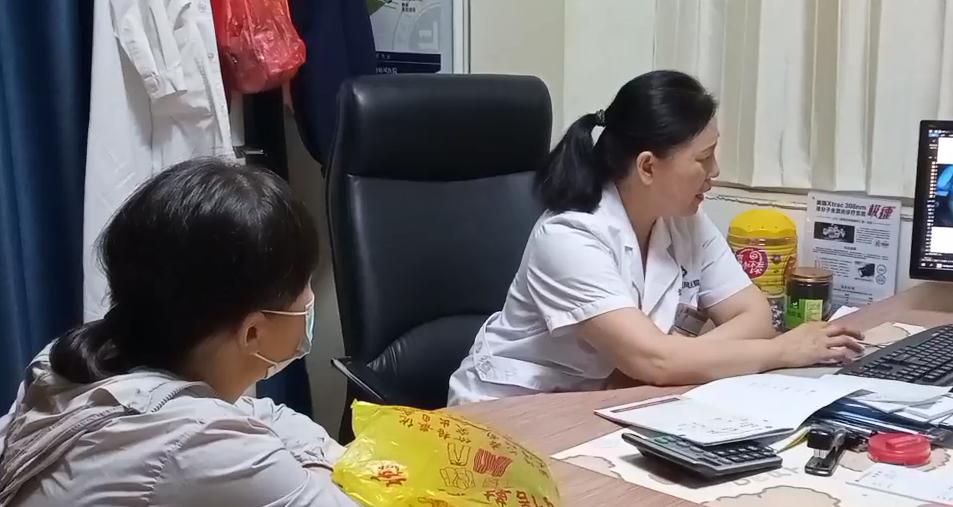 一千元治好了白癜风,治疗白癜风花了10万正常吗