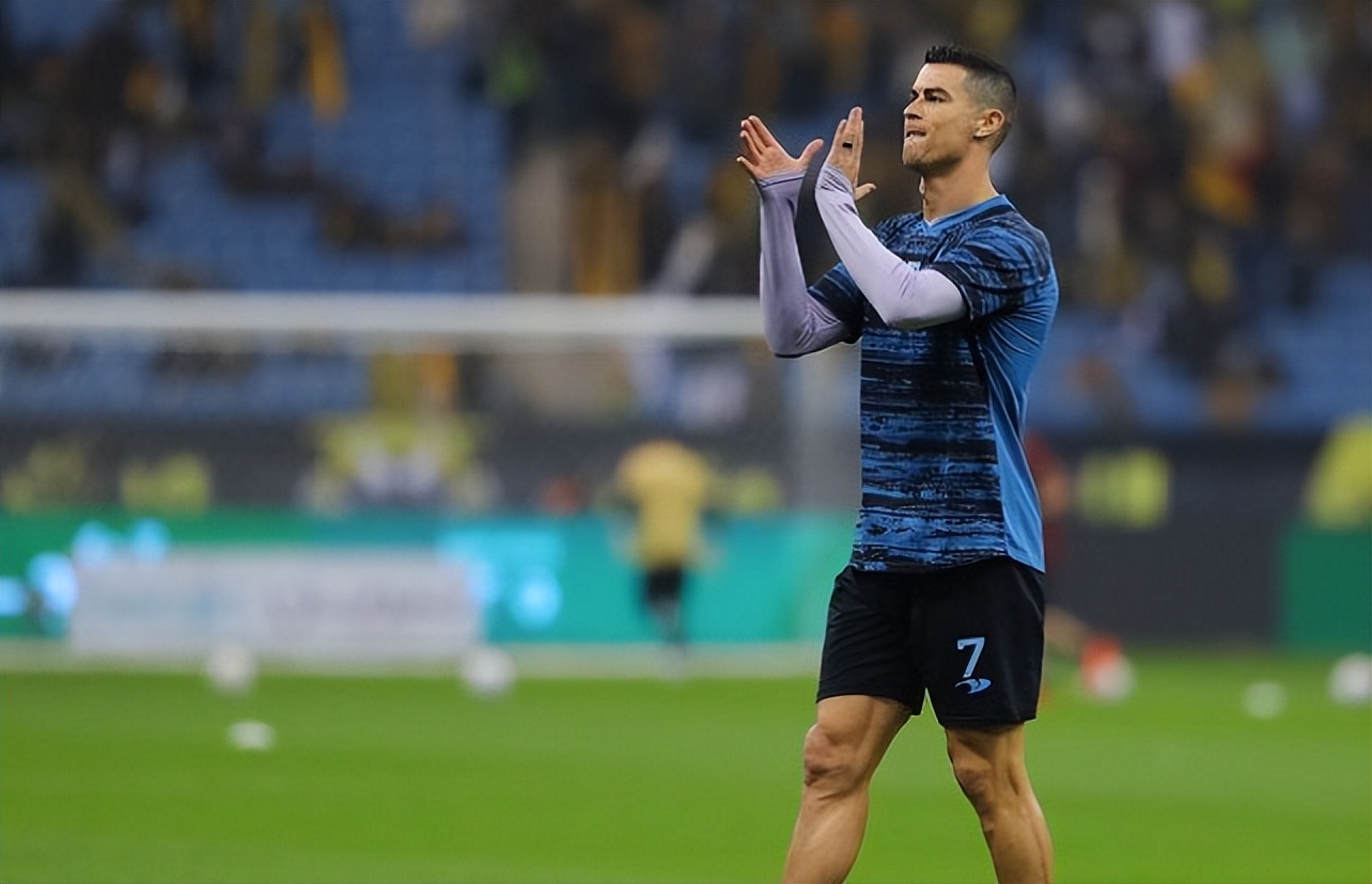 C罗伤情更新！踝关节仍肿胀，最大利好：骨头韧带未伤，拒绝休战