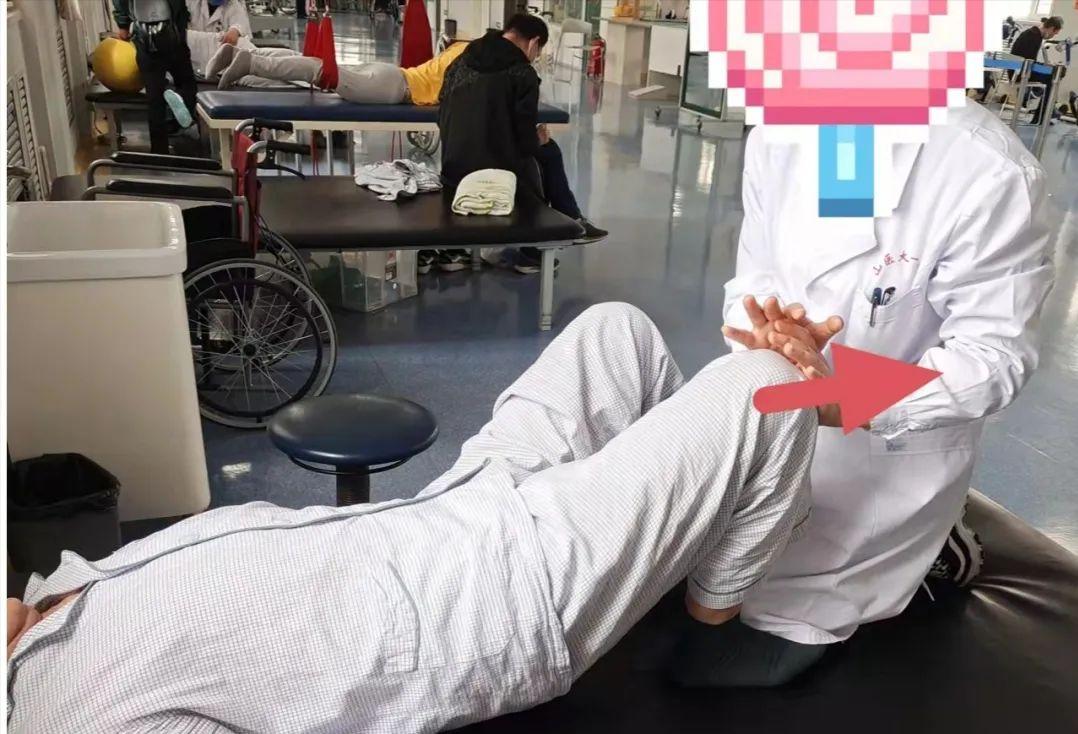 偏瘫肘关节伸不直怎样康复,偏瘫膝过伸走路不能屈膝怎么办