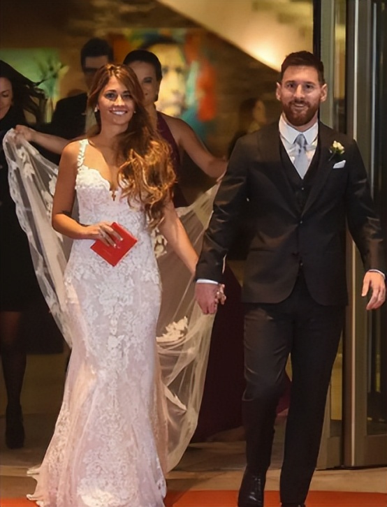 c罗与名模伊莲娜金童玉女的爱情,c罗前任伊莲娜看世界杯