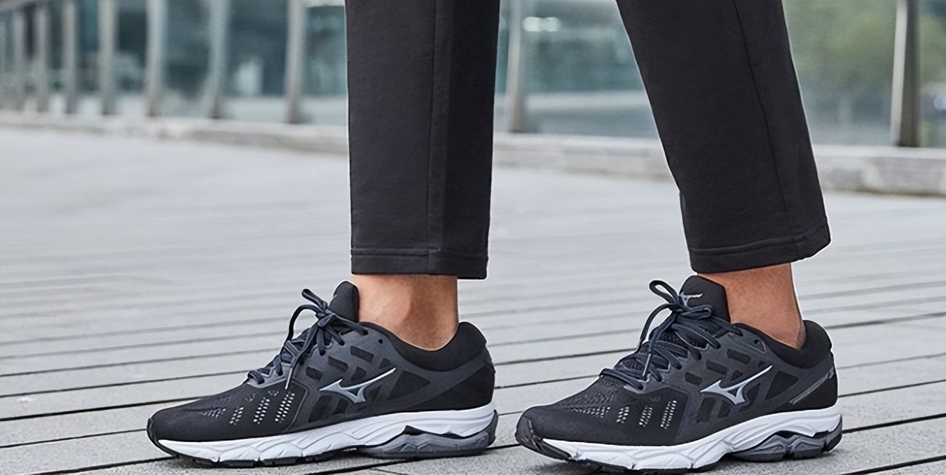 世界四大慢跑鞋排名第一的品牌,顶级的慢跑鞋品牌