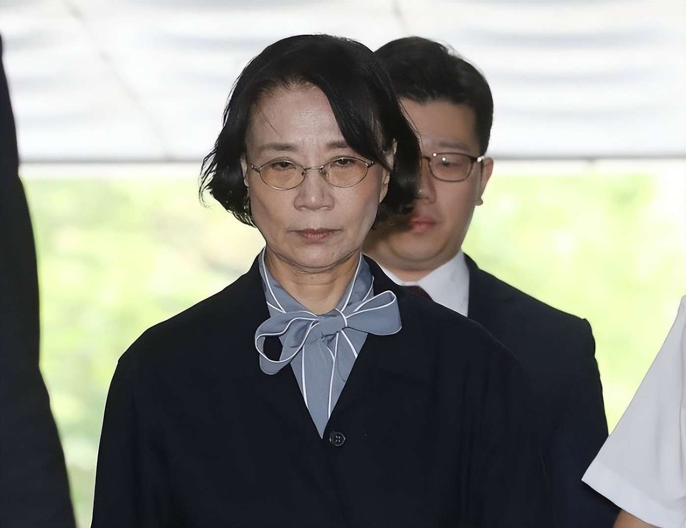 赵显娥让空姐下跪道歉视频,赵显娥逼停飞机事件