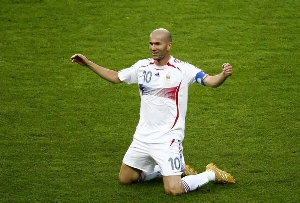 11号最佳足球运动员是谁,中国最佳足球运动员