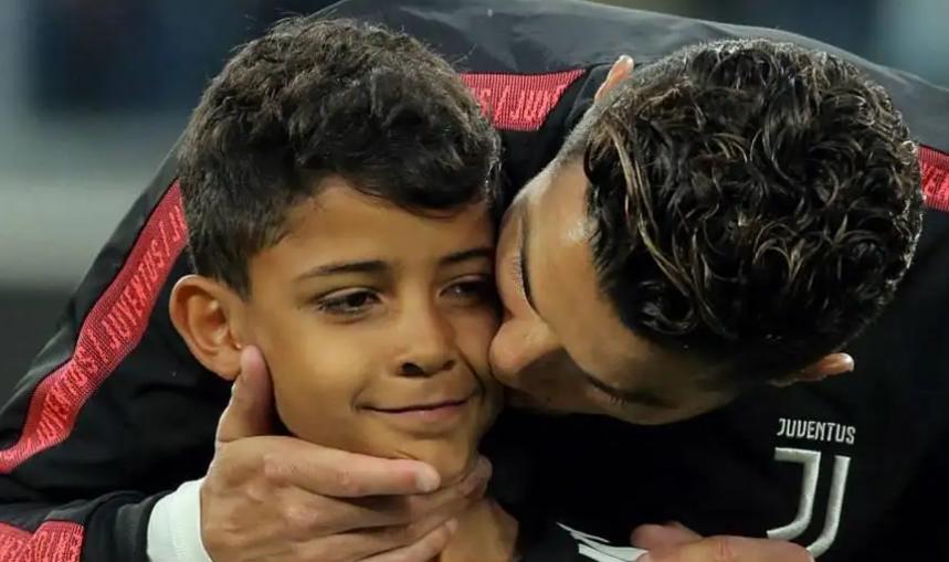 c罗12岁的视频,c罗12岁足球视频