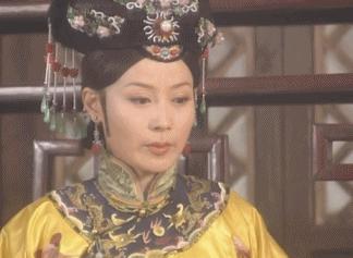 周迅青春靓丽蔡少芬人老珠黄,给皇后