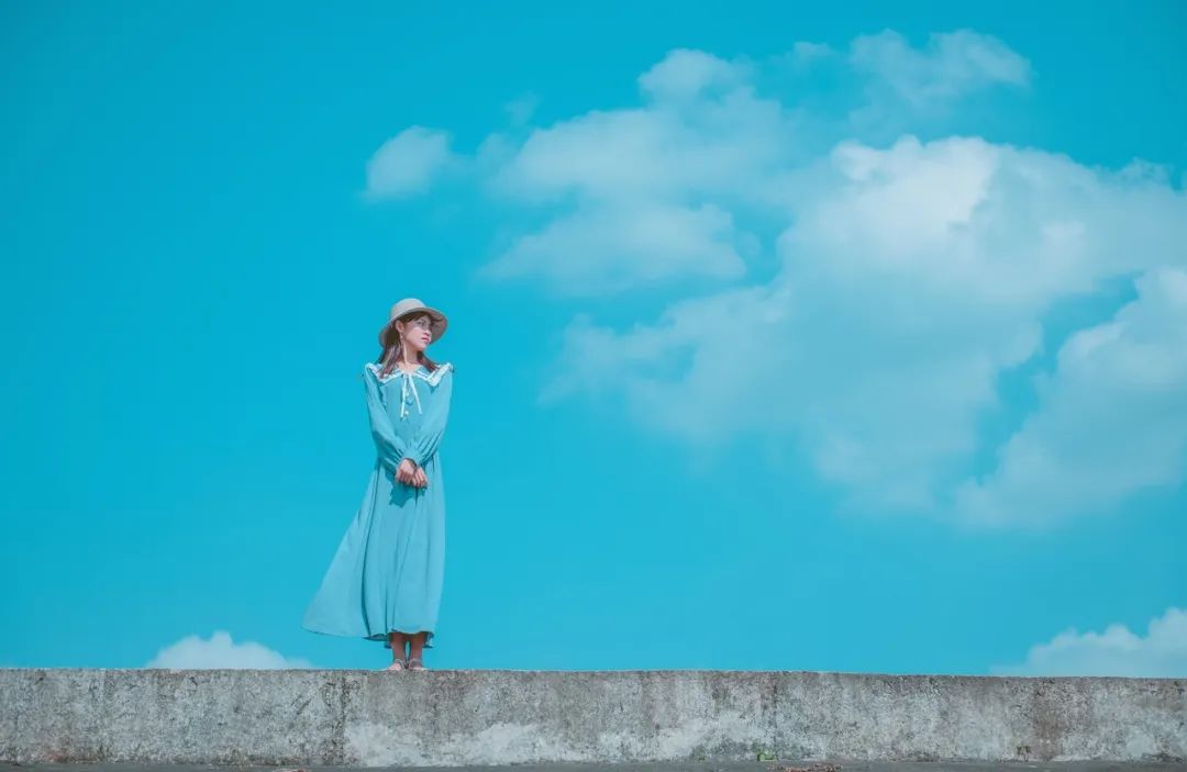 永远不要把爱情看得太重,永远都不要把友情看得太重