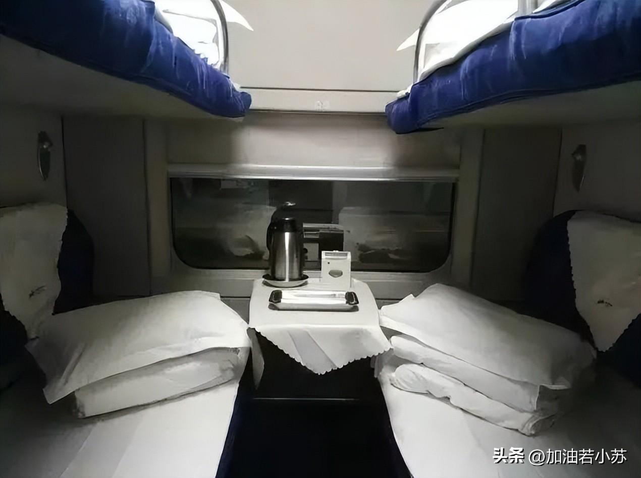 女子吐槽火车硬座,女子吐槽软卧视频