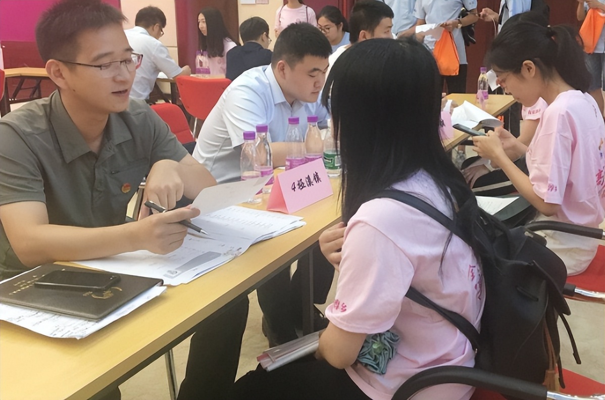 应届毕业生投了很多简历没回复,国企一般招聘大学生简历重要吗