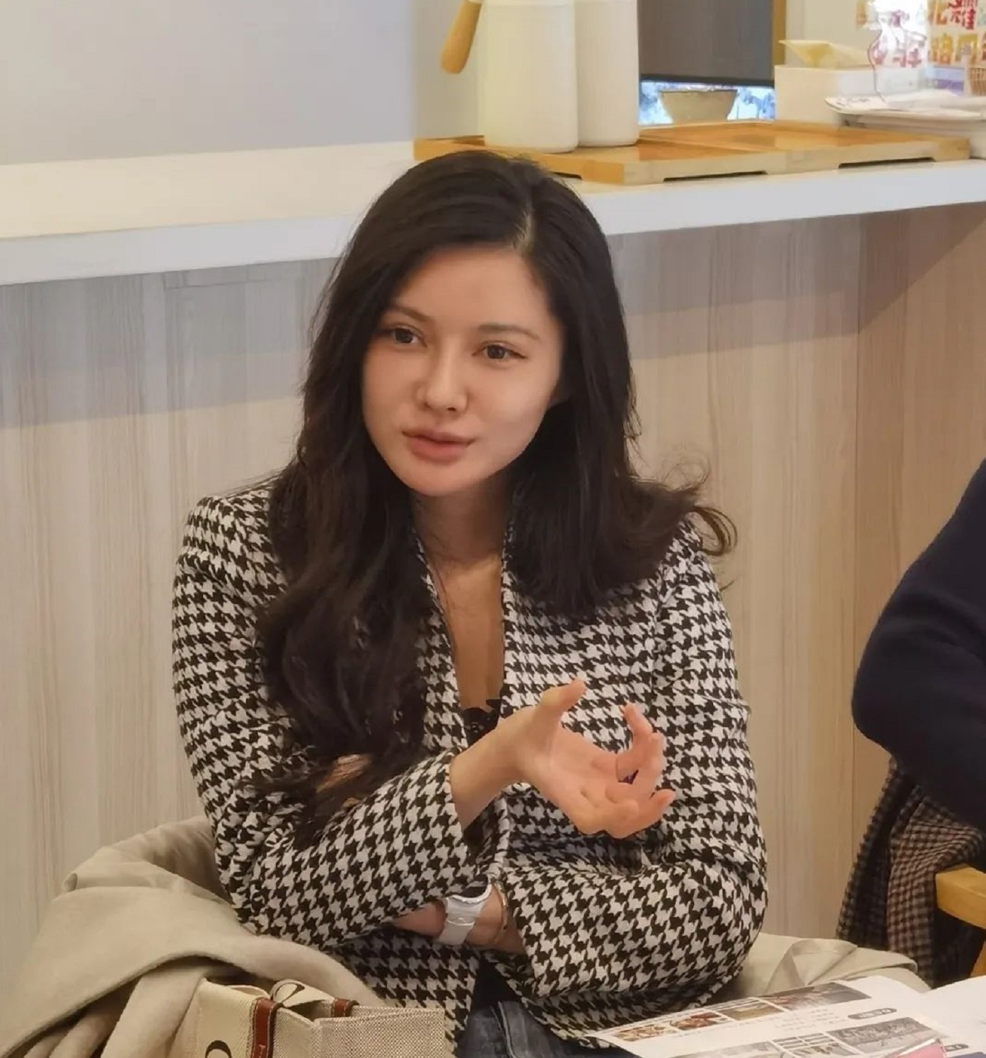 江苏常州“90后”女生：一年进账129.879亿，拟奔赴IPO敲钟