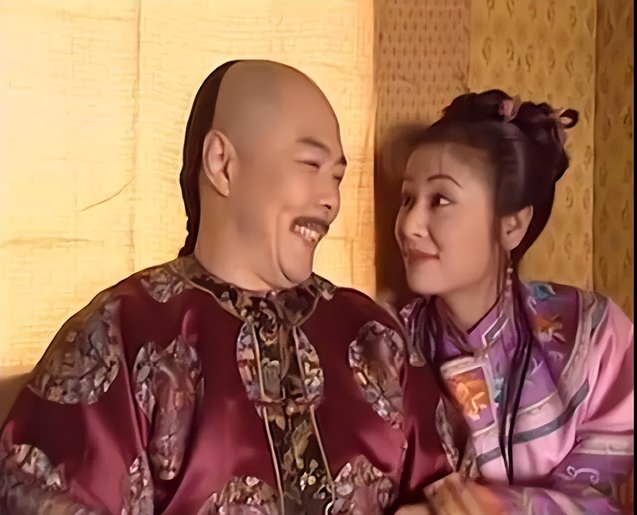 新版还珠格格皇上知道小燕子真相,还珠格格小燕子为什么被发现