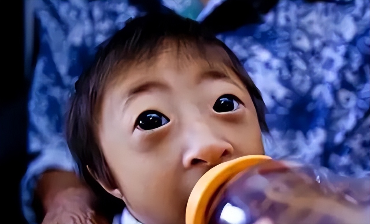 2009年湖南女子生下2斤重小猴子,湖南女子生了个小猴子上综艺节目